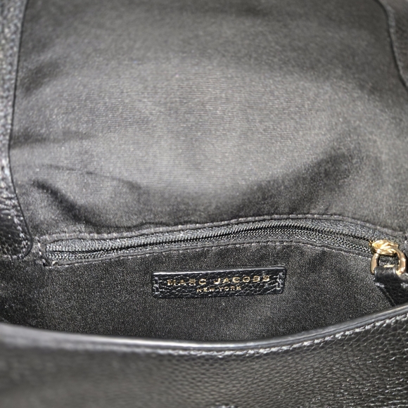 Marc Jacobs Black Crossbody Bag with Flap Closure - Picture 5 of 13